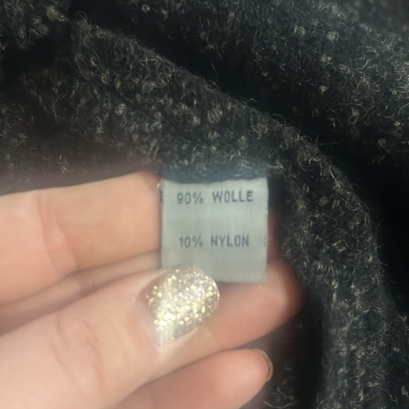 Wool, jacket/vest, size M , grey, short sleeve, cropped, single top button front - Picture 5 of 5